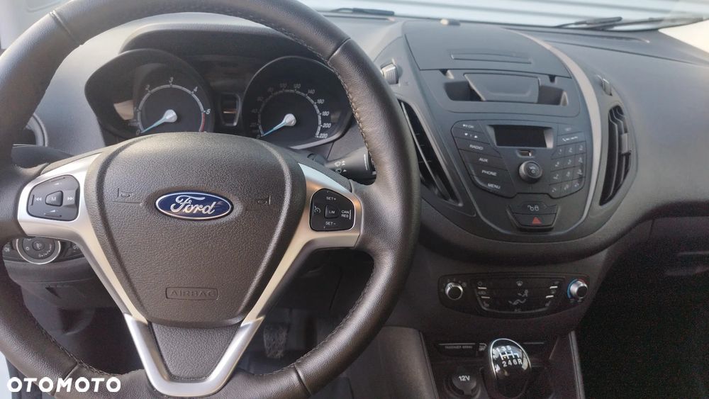 Ford Transit Courier - 10