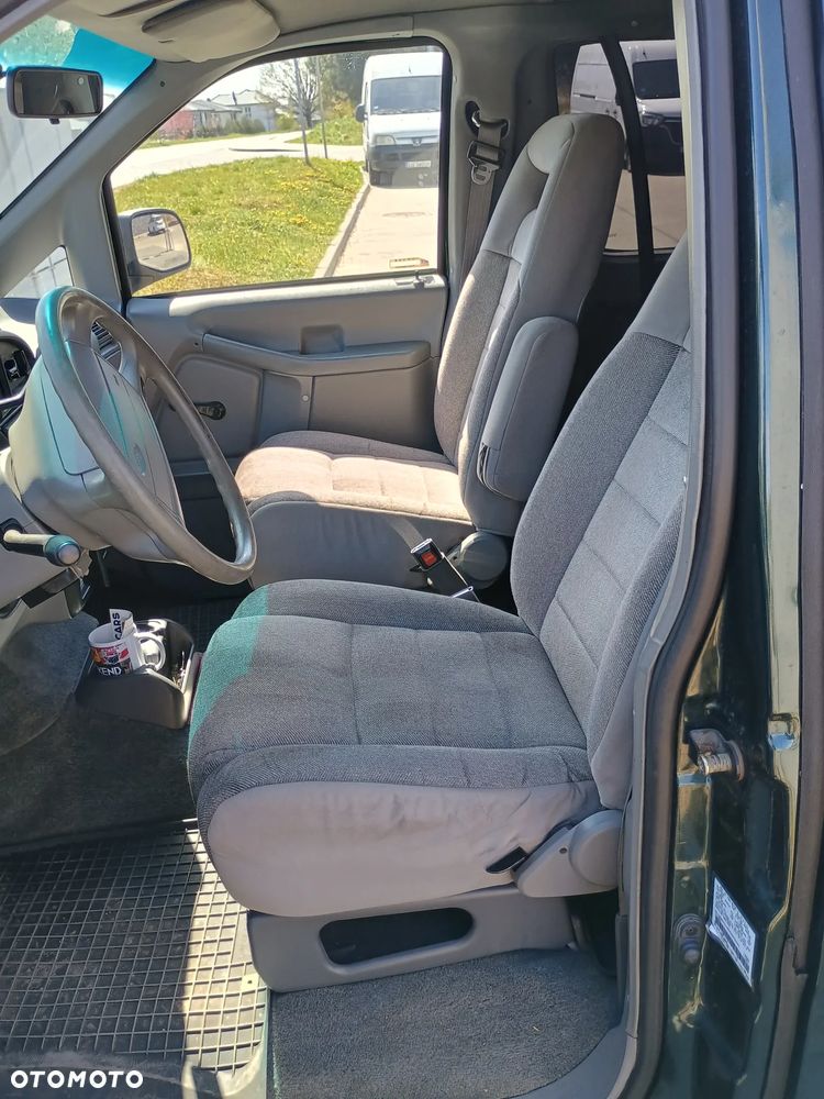 Ford Aerostar - 7