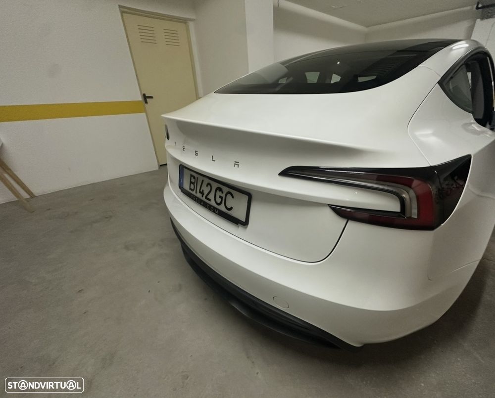 Tesla Model 3 - 3