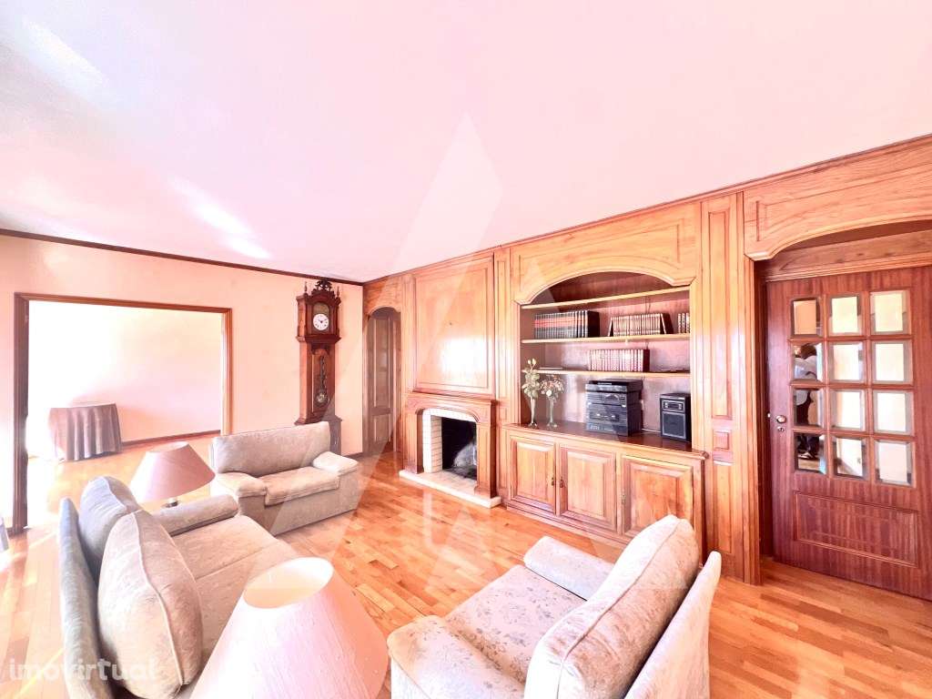 Apartamento T4 Duplex no centro de São João da Madeira - Grande imagem: 4/48