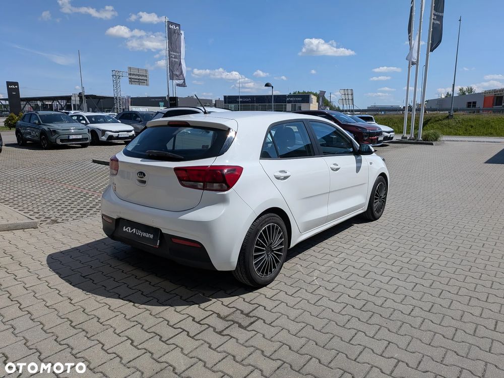 Kia Rio 1.4 L - 5