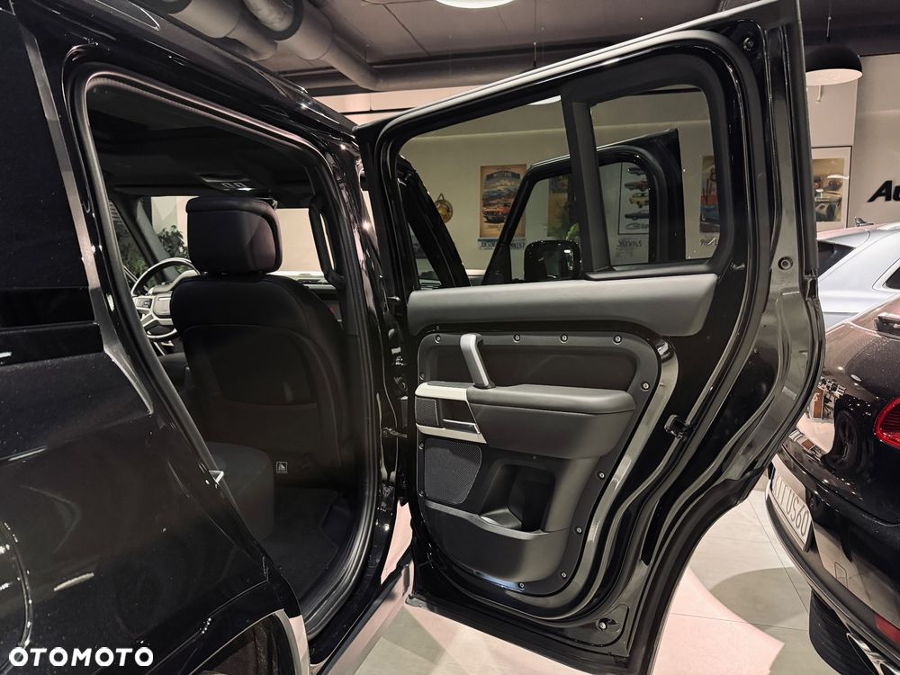Land Rover Defender 3.0 D300 mHEV HSE - 28