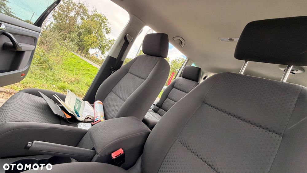 Volkswagen Touran - 16