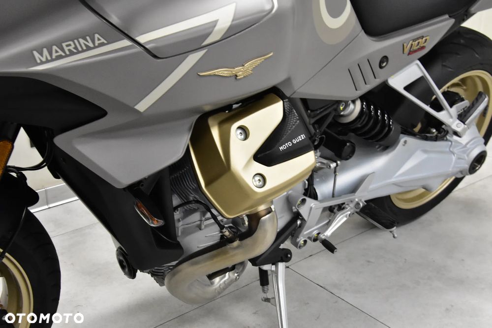 Moto Guzzi V100 Mandello - 37