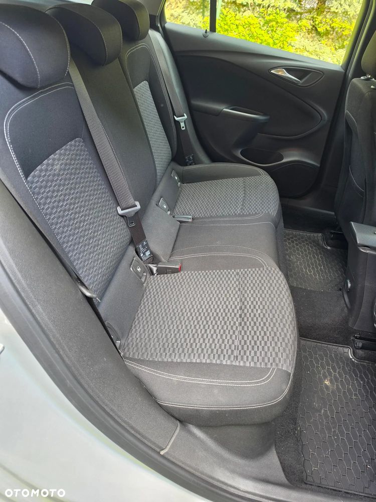 Opel Astra 1.4 T Enjoy S&S - 8