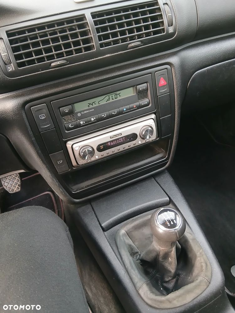 Volkswagen Passat 2.0 Basis - 16
