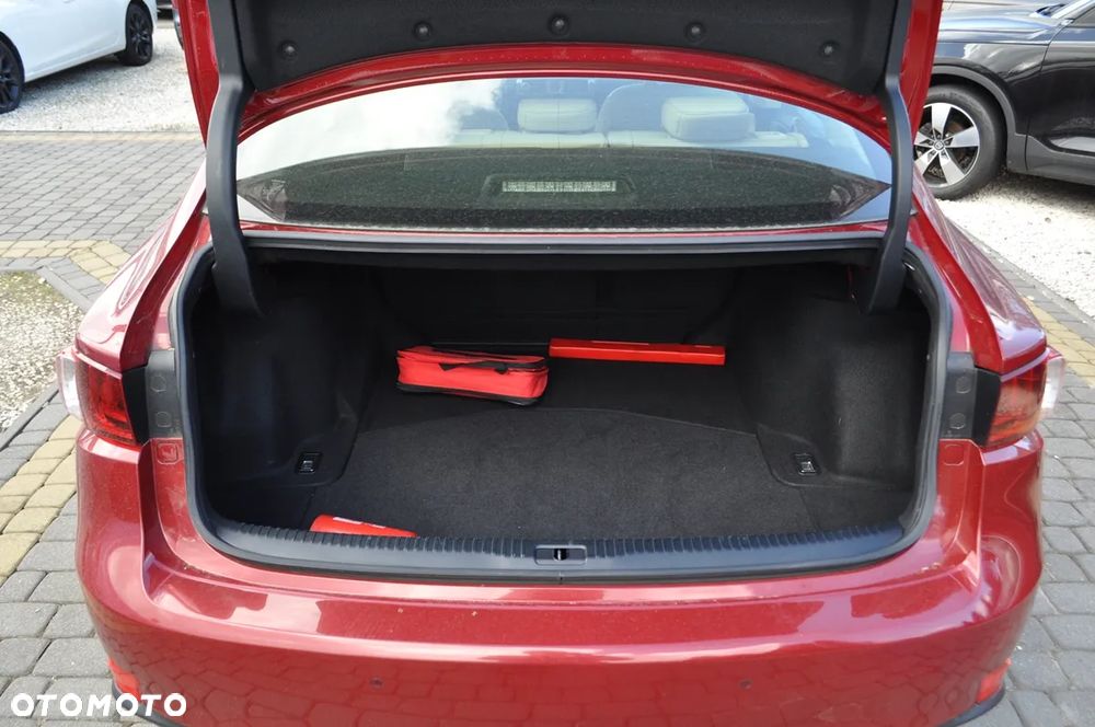 Lexus IS 200t Prestige - 39