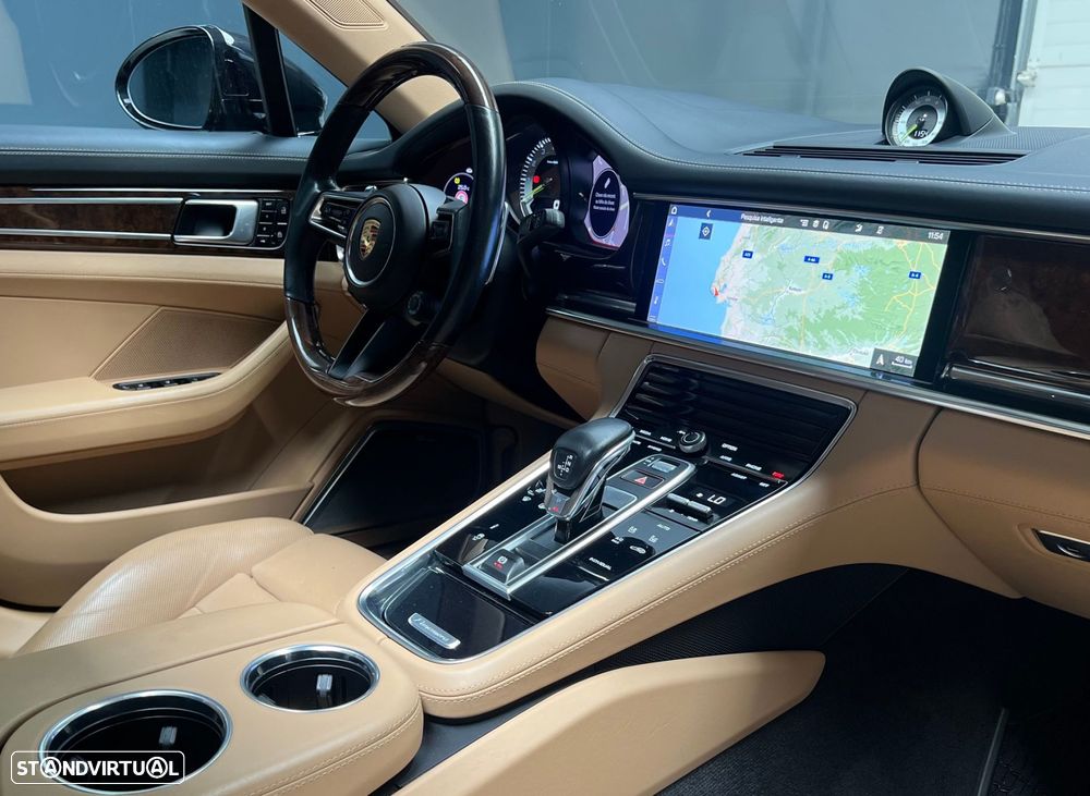 Porsche Panamera - 4
