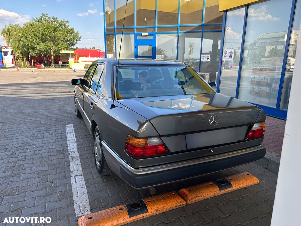 Mercedes-Benz W124 - 12