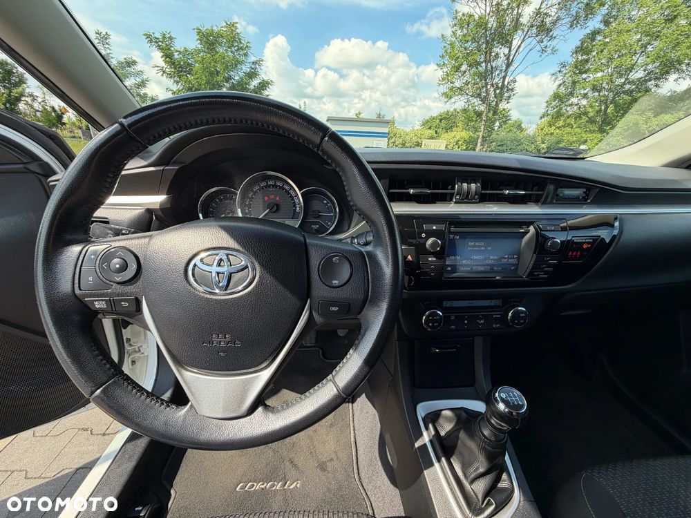 Toyota Corolla 1.6 Premium - 16