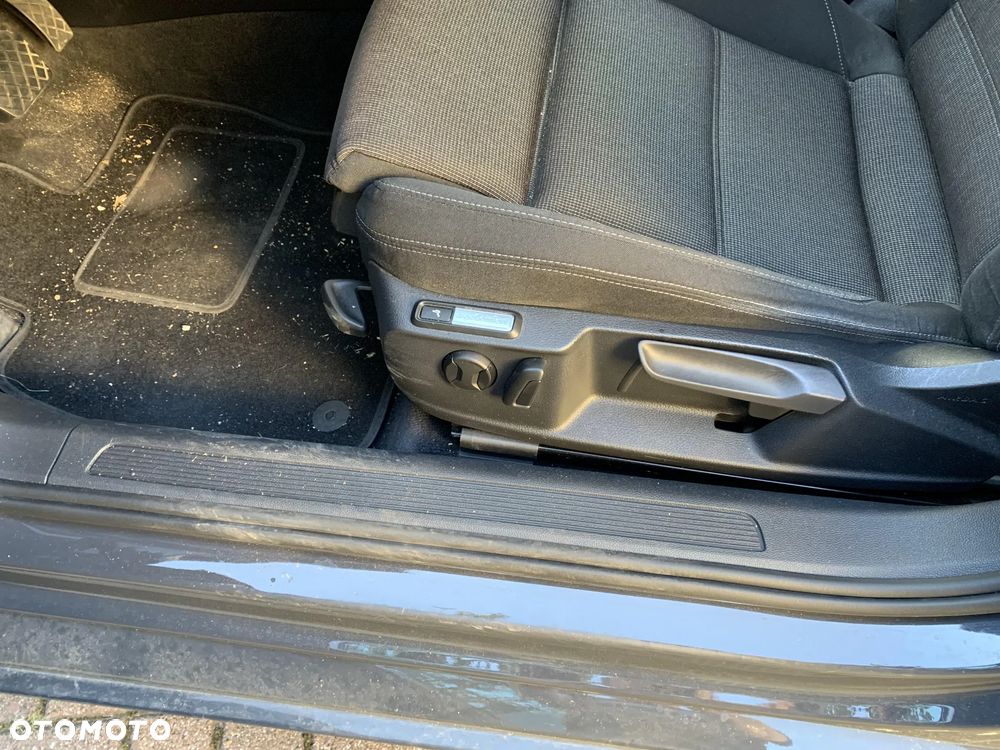 Volkswagen Passat - 12