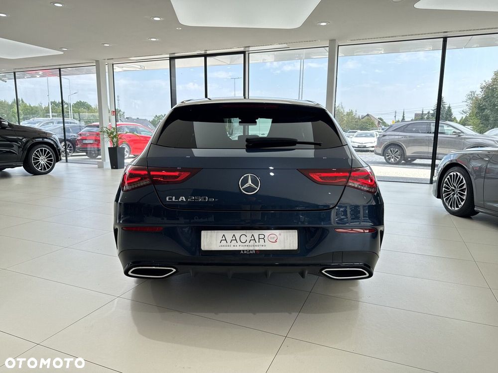 Mercedes-Benz CLA 250 E AMG Line 8G-DCT - 4