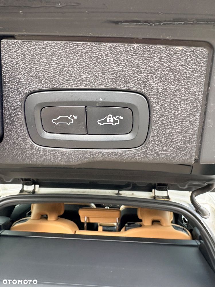 Volvo XC 60 B4 D AWD Plus Bright - 23