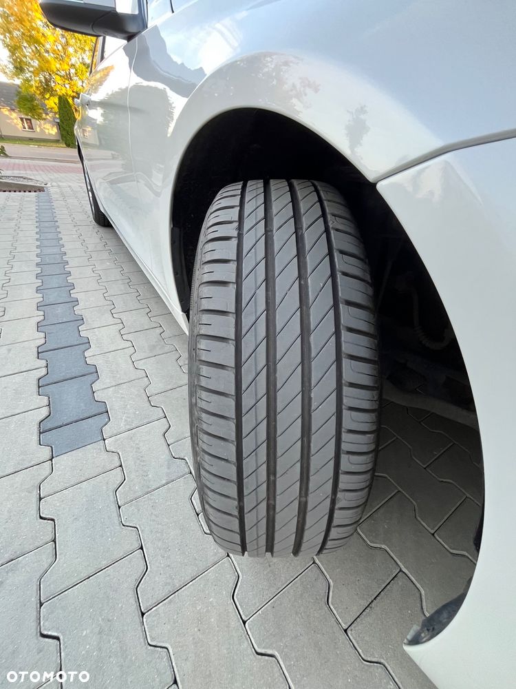BMW Seria 3 318d Business Edition - 32