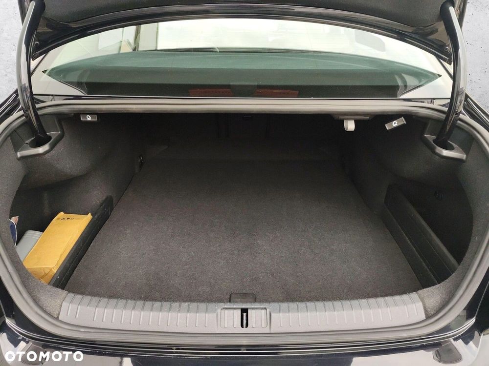 Volkswagen Passat - 34