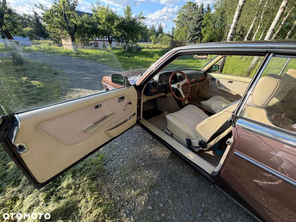 Mercedes-Benz W123 - 15