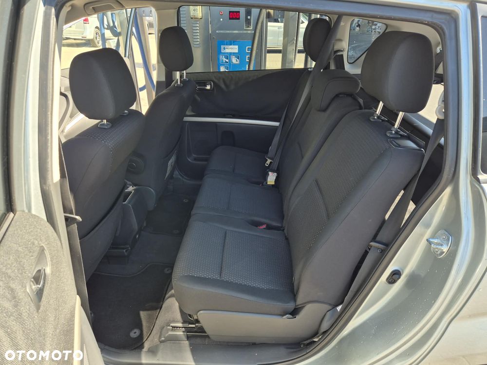 Toyota Corolla Verso 2.2 D-4D - 8