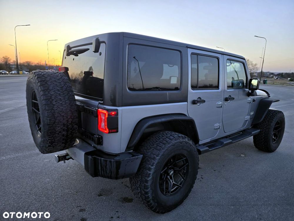 Jeep Wrangler 3.6 Unlim Sahara - 19