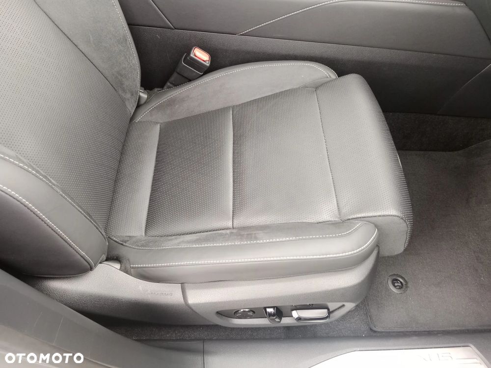 Lexus RX 450h+ Omotenashi - 32