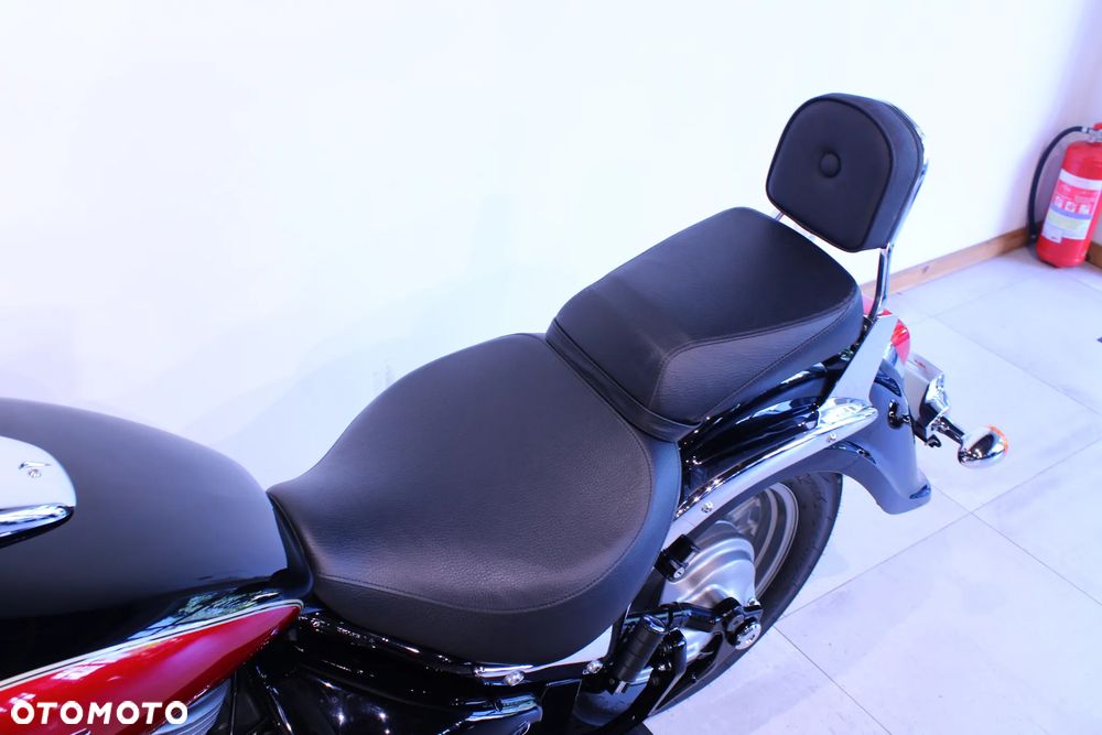 Suzuki Intruder - 15