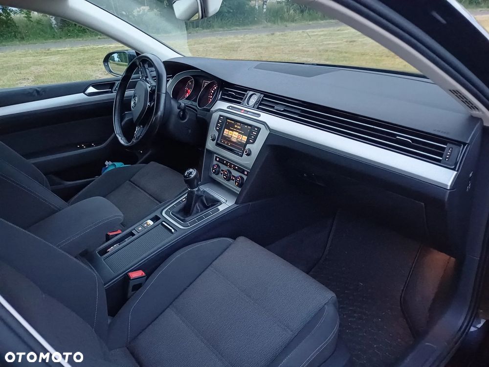 Volkswagen Passat - 14