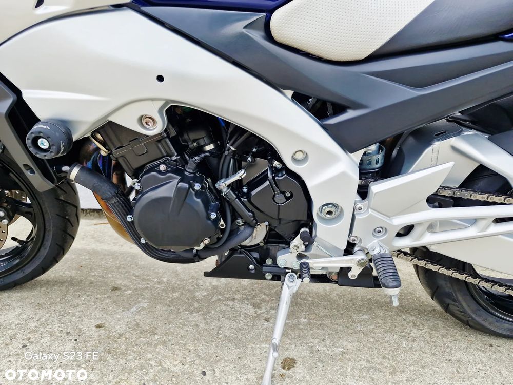 Suzuki GSR - 23