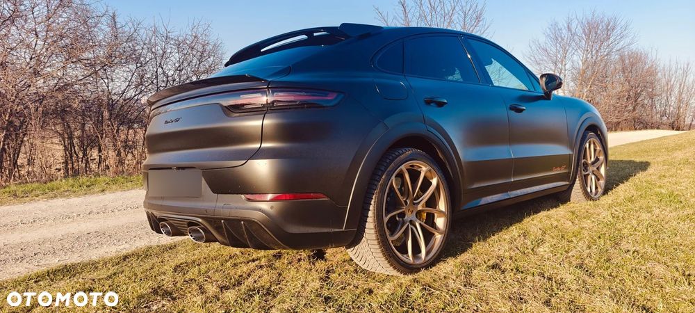 Porsche Cayenne - 1