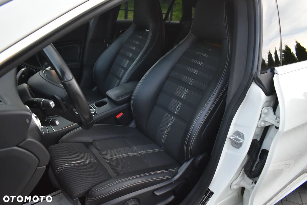 Mercedes-Benz CLA 200 7G-DCT UrbanStyle Edition - 14