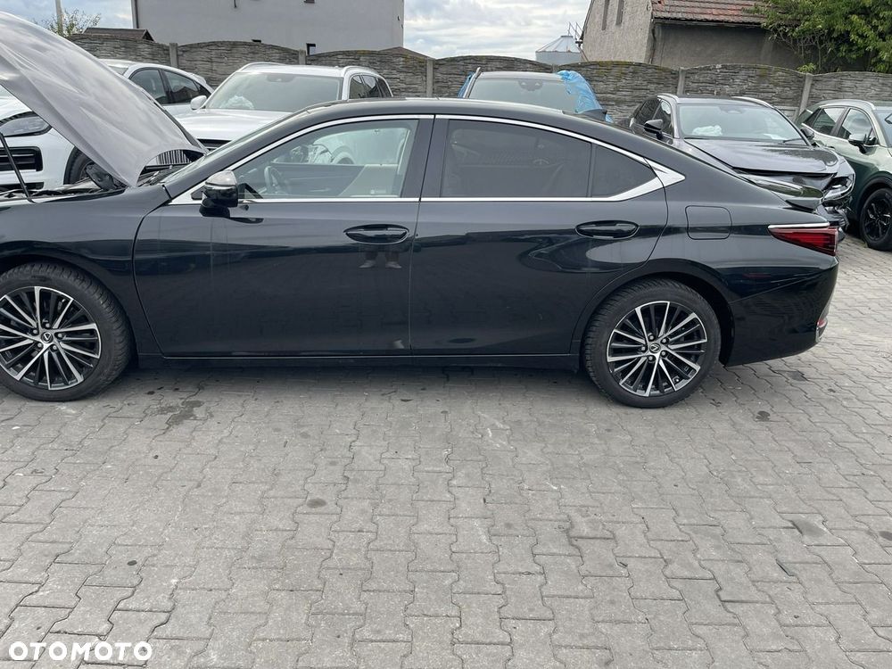 Lexus ES 300h Style Edition - 6