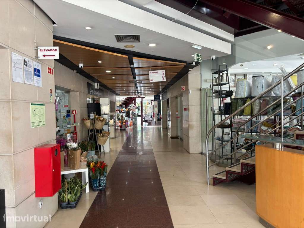 Loja no Centro Cívico de Carnaxide - C. Comercial Solátia - Grande imagem: 2/8