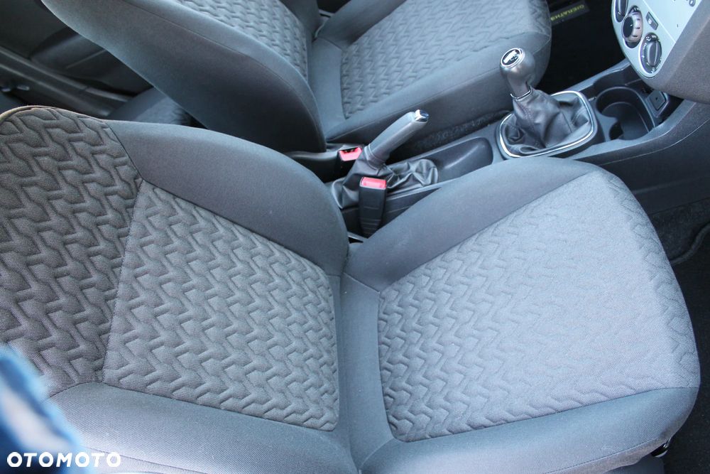 Opel Corsa 1.4 16V Active - 30