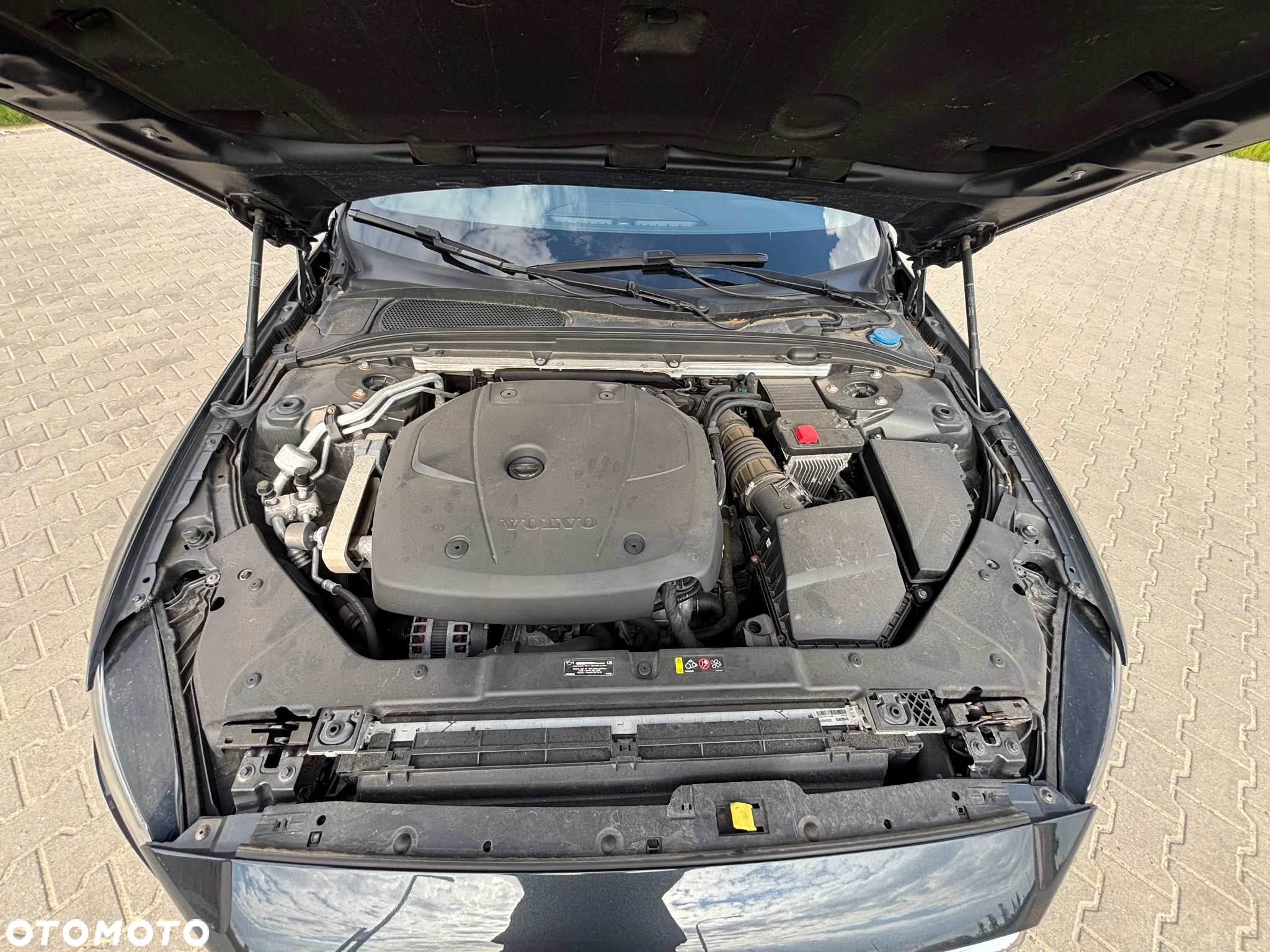 Volvo V60 T6 AWD Momentum Pro - 24
