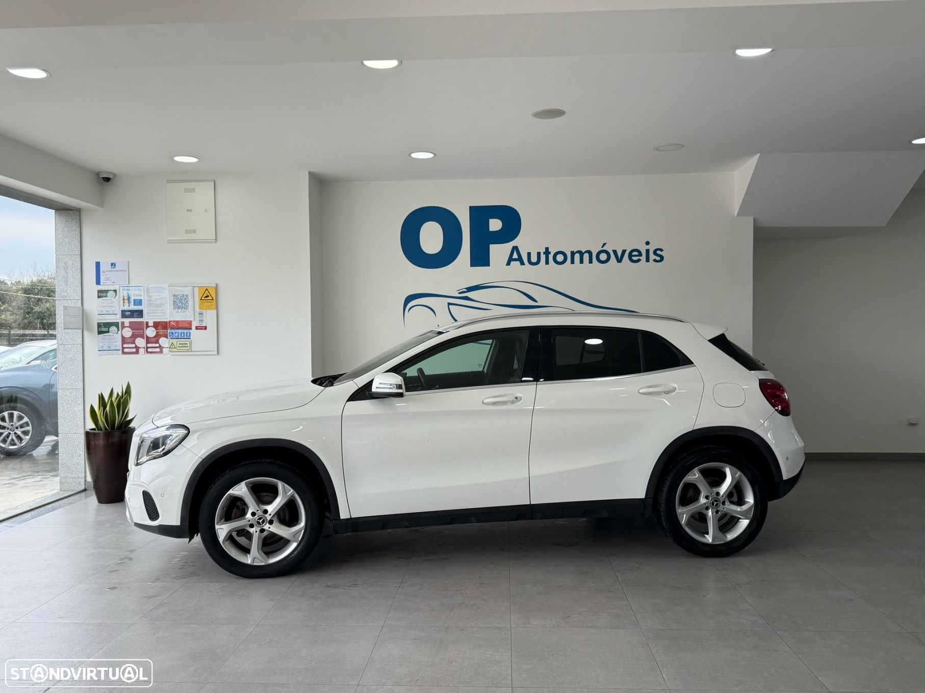 Mercedes-Benz GLA 180 d Urban Aut. - 2