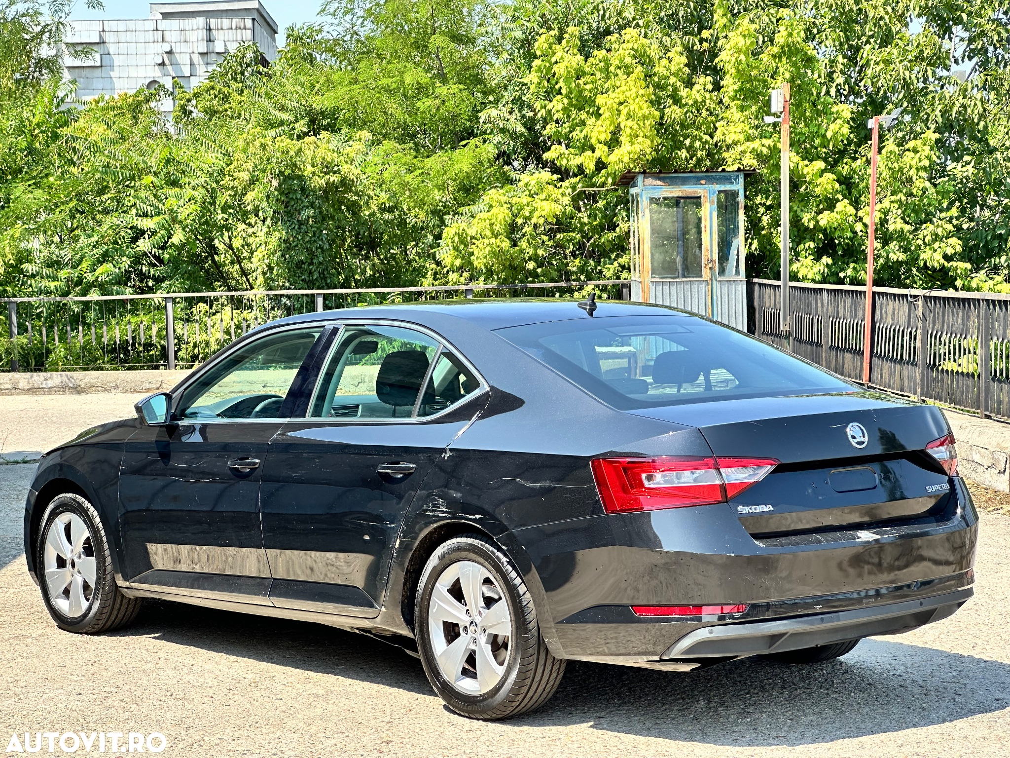 Skoda Superb 2.0 TDI DSG Ambition - 3