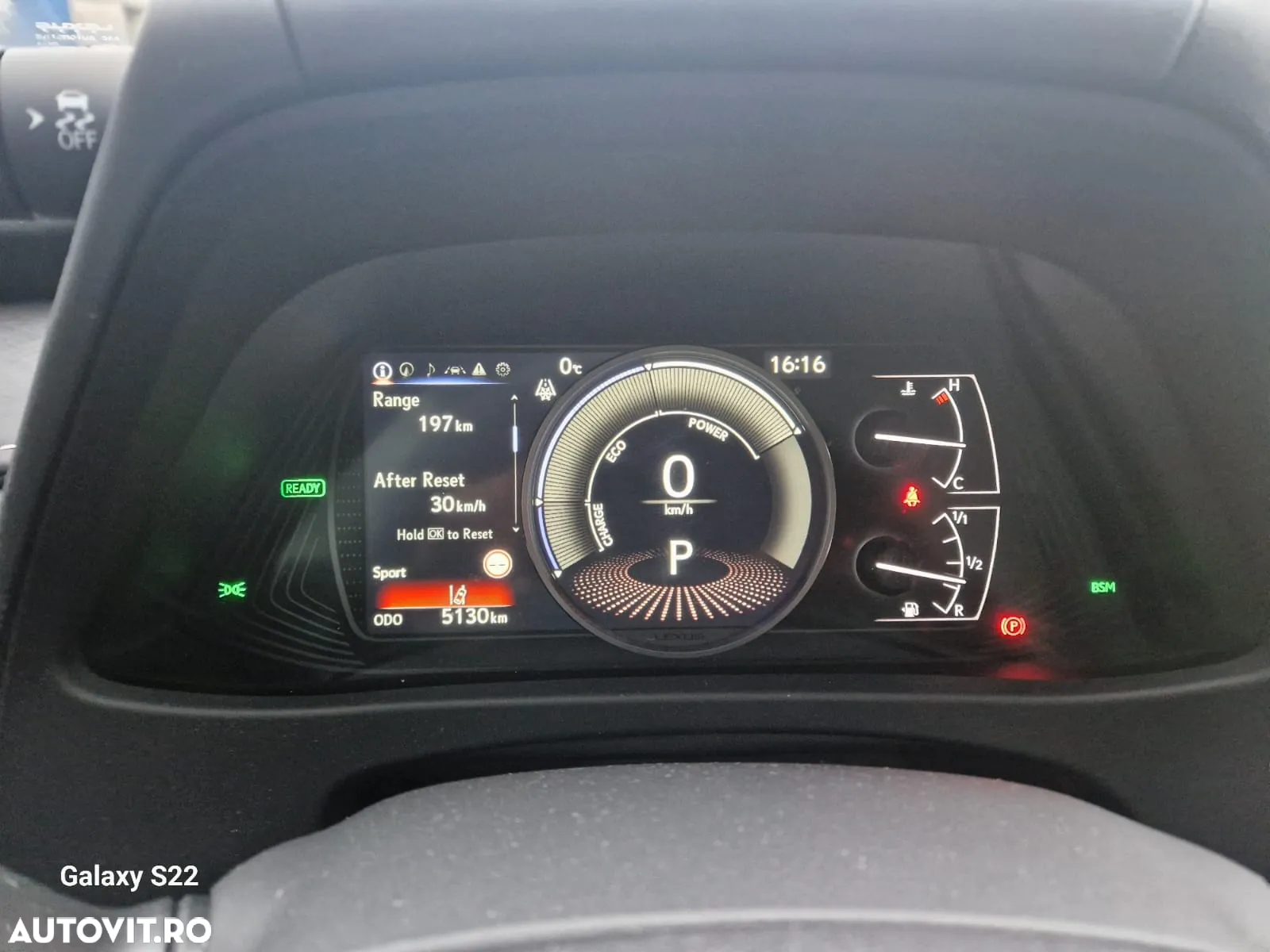 Lexus UX 250h 2.0L HEV 20H- (178 HP) 4X4 CVT Executive - 11