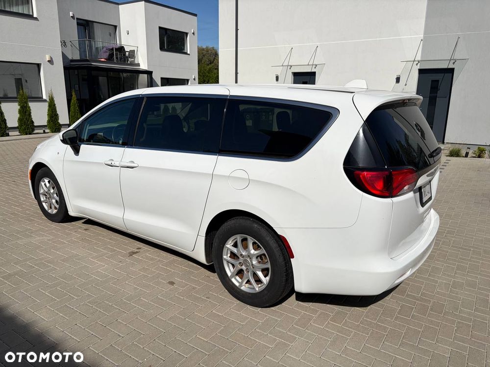 Chrysler Pacifica - 32