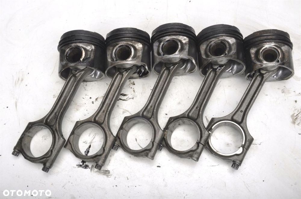 VOLVO C30 D3 150KM 5204T5 TŁOK Z KORBOWODEM 10-12 - 1