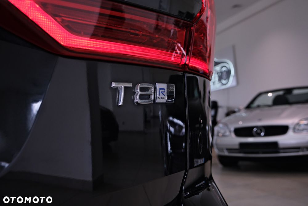 Volvo XC 60 T6 AWD Plug-In Hybrid R-Design - 12