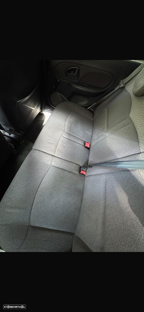 Renault Clio 1.2 16V Confort - 2