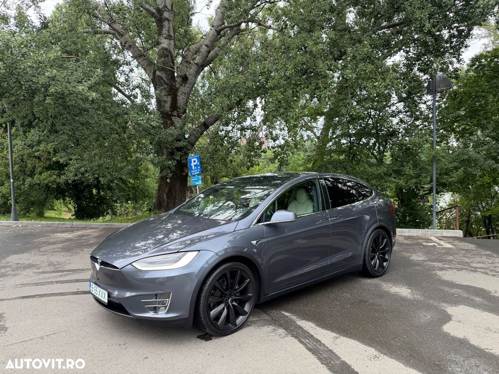 Tesla Model X - 16