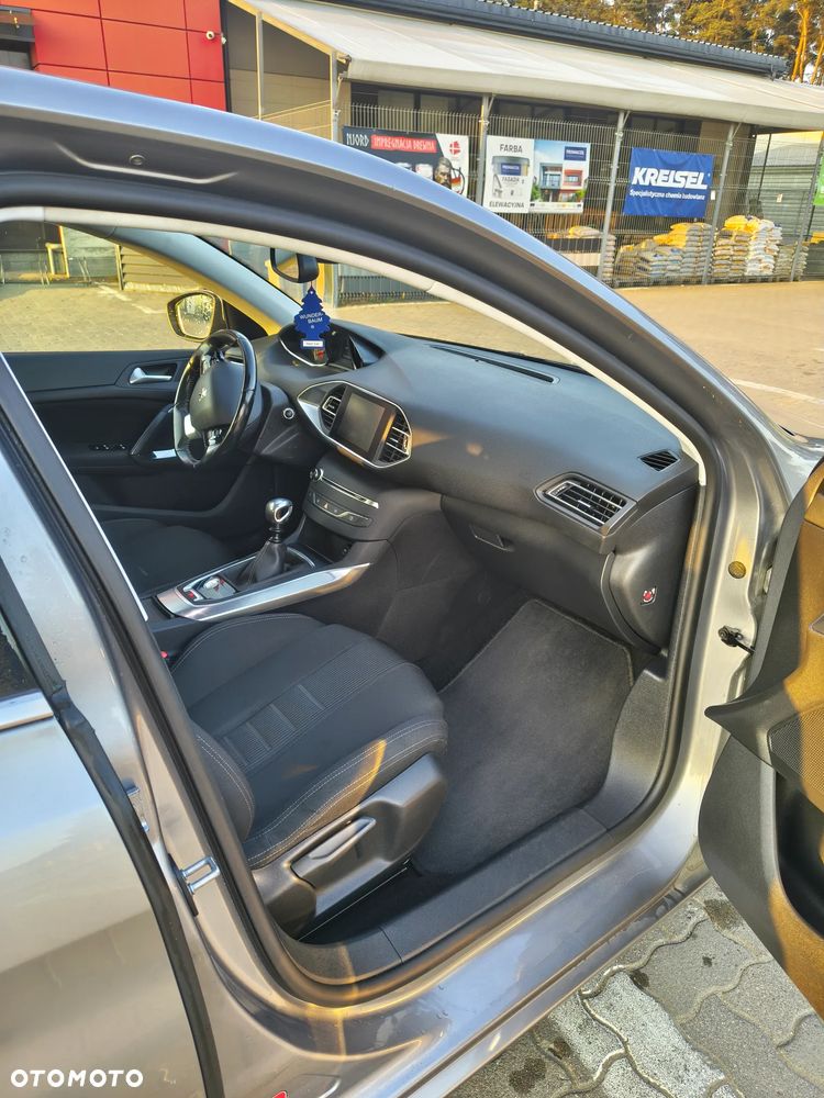 Peugeot 308 125 THP Allure - 11