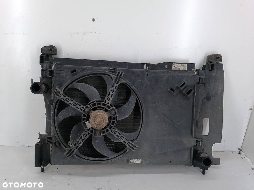 CHŁODNICA WODY Z WENTYLATOREM FIAT GRANDE PUNTO 55700447  55700995 1.4 8V - 2