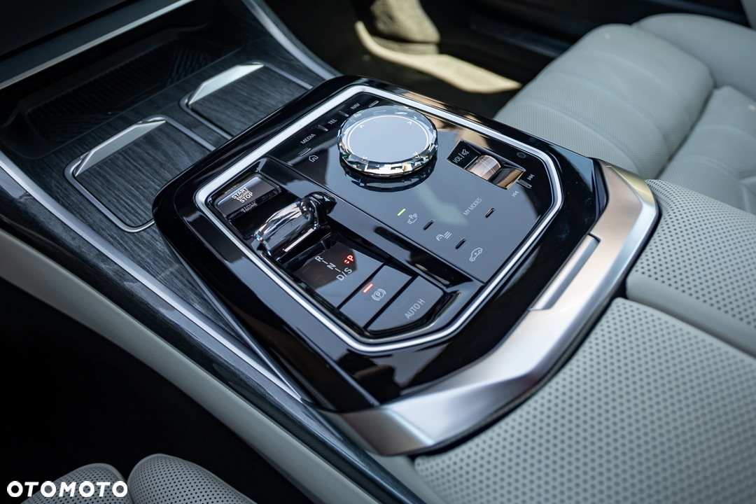 BMW Seria 7 - 34