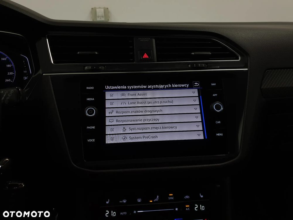 Volkswagen Tiguan 2.0 TDI SCR 4MotION DSG R-Line - 25