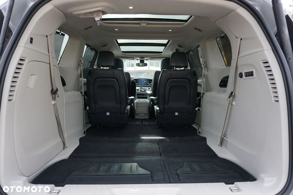 Chrysler Pacifica - 21