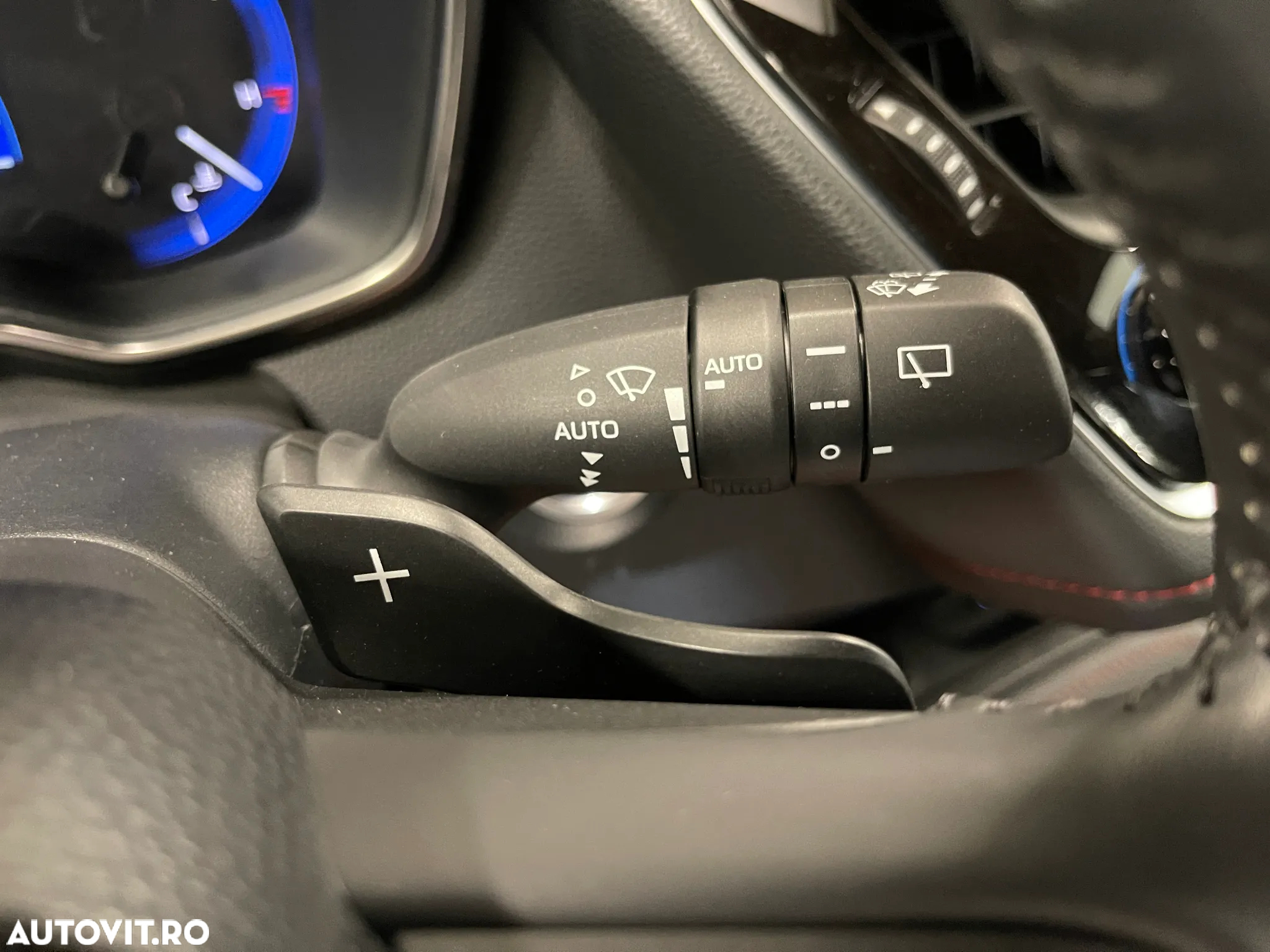 Toyota Corolla 2.0 Hybrid Lounge - 23