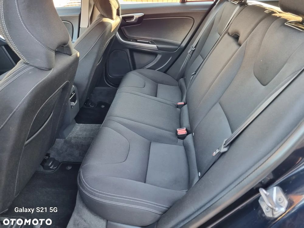 Volvo V60 D2 Momentum - 12
