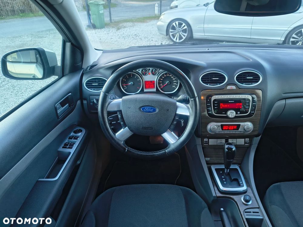 Ford Focus 1.6 Ghia - 17