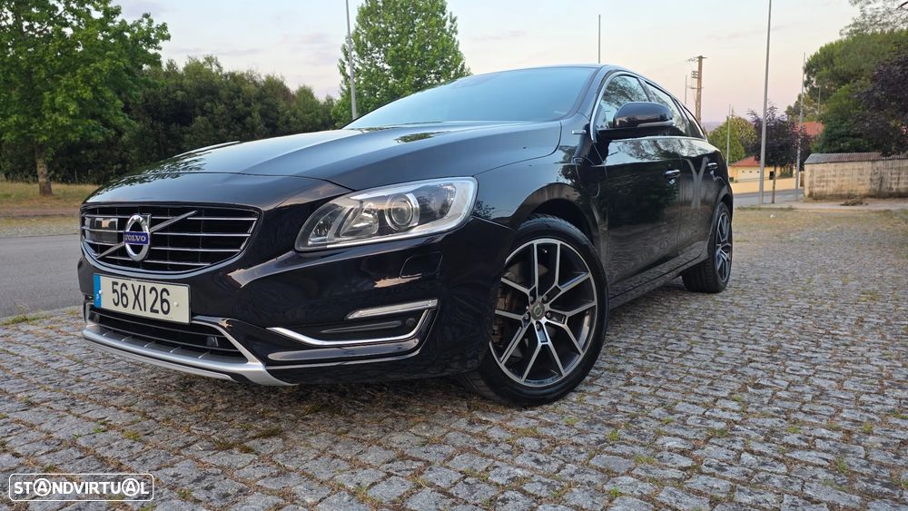 Volvo V60 D6 Plug-In-Hybrid AWD Geartronic Summum - 1