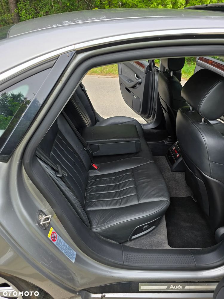 Audi A8 4.2 Quattro - 24